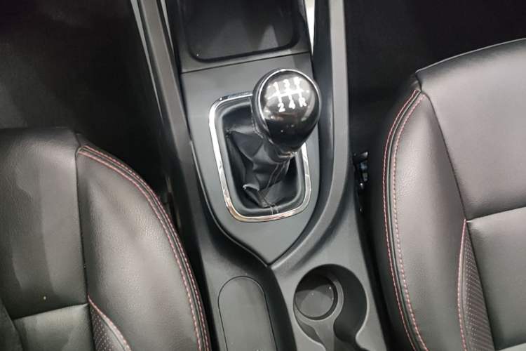 Used CHANGAN CS35 2015 1.6L Manual Luxury Model China IV Standard Gear Lever