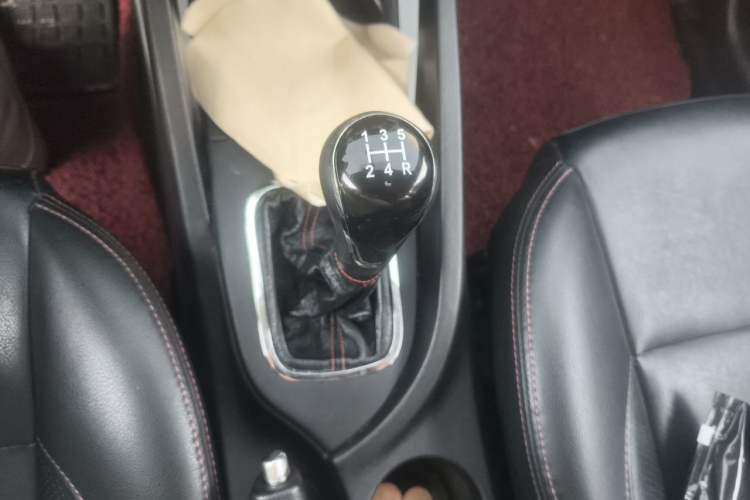 Used CHANGAN CS35 2015 1.6L Manual Luxury Model China IV Standard Gear Lever