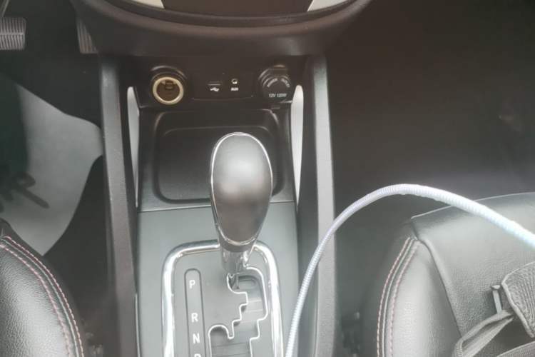 Used CHANGAN CS35 2015 1.6L Automatic Luxury Model China IV Standard Gear Lever