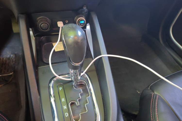 Used CHANGAN CS35 2015 1.6L Automatic Luxury Model China IV Standard Gear Lever
