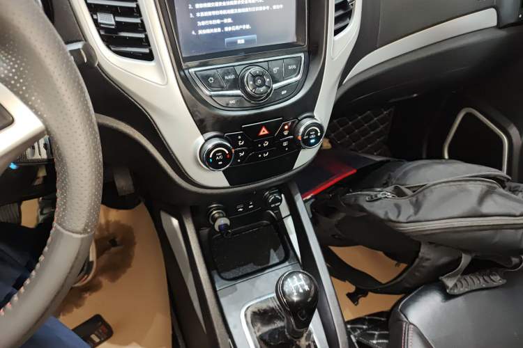 Used CHANGAN CS35 2015 1.6L Manual Luxury Model China IV Standard Gear Lever