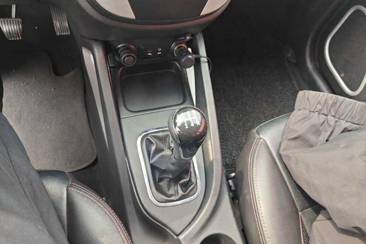 Used CHANGAN CS35 2015 1.6L Manual Luxury Model China IV Standard Gear Lever