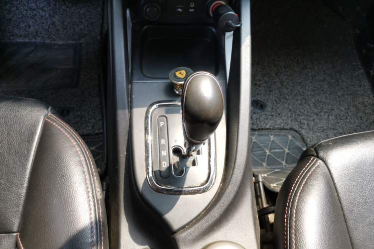 Used CHANGAN CS35 2015 1.6L Automatic Luxury Model China IV Standard Gear Lever