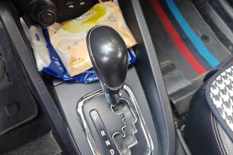 Used CHANGAN CS35 2015 1.6L Automatic Luxury Model China IV Standard Gear Lever