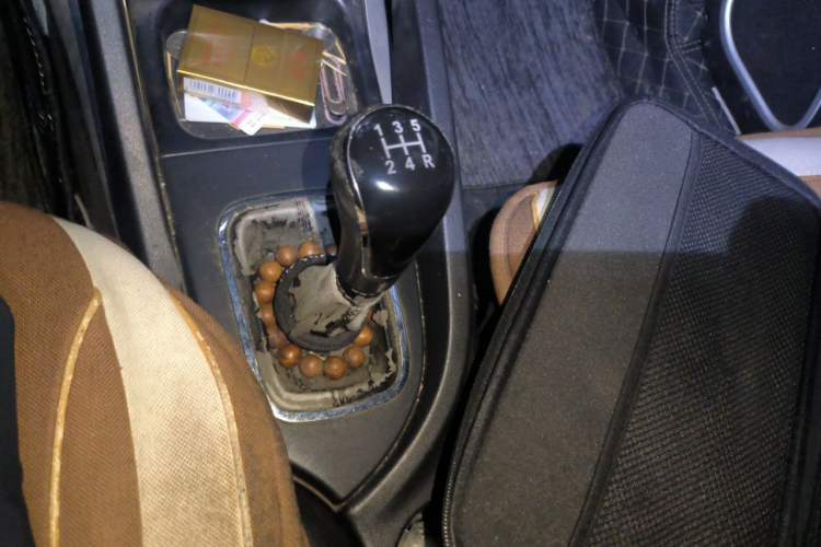 Used CHANGAN CS35 2015 1.6L Manual Luxury Model China IV Standard Gear Lever