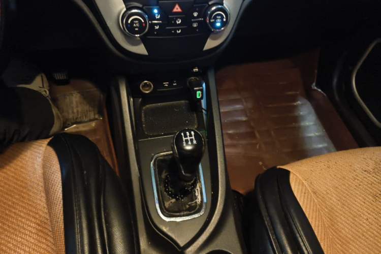 Used CHANGAN CS35 2015 1.6L Manual Comfort Model China IV Standard Gear Lever