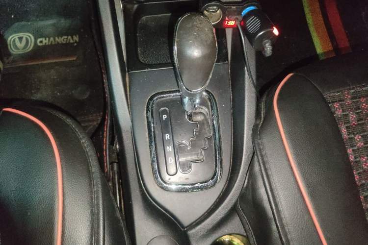Used CHANGAN CS35 2015 1.6L Automatic Luxury Model China IV Standard Gear Lever
