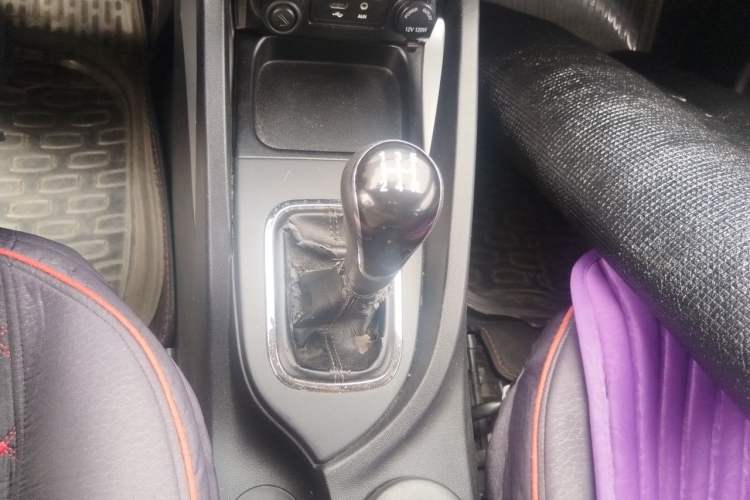 Used CHANGAN CS35 2015 1.6L Manual Luxury Model China IV Standard Gear Lever