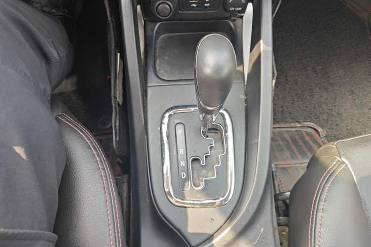 Used CHANGAN CS35 2015 1.6L Automatic Luxury Model China IV Standard Gear Lever