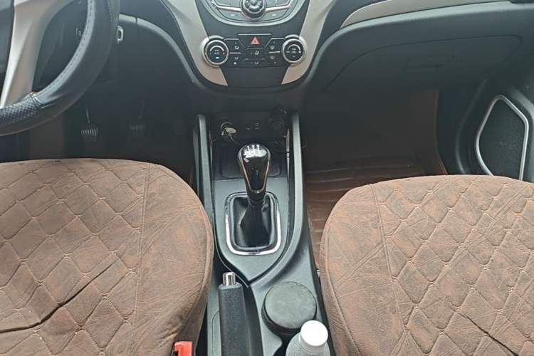 Used CHANGAN CS35 2015 1.6L Manual Luxury Model China IV Standard Gear Lever