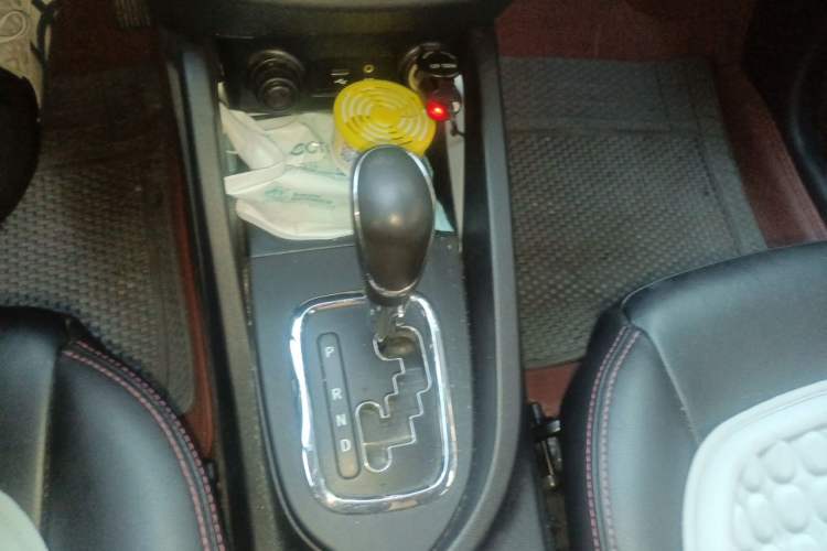 Used CHANGAN CS35 2015 1.6L Automatic Luxury Model China IV Standard Gear Lever