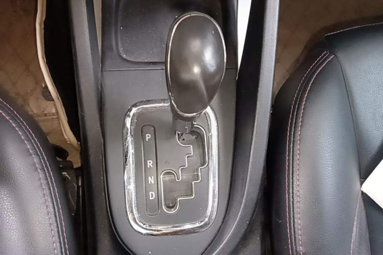 Used CHANGAN CS35 2015 1.6L Automatic Prestige Model China IV Standard Gear Lever
