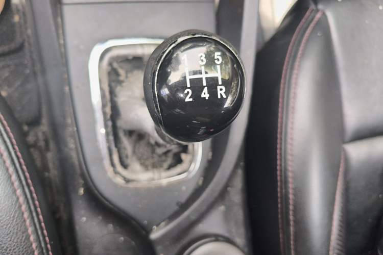 Used CHANGAN CS35 2015 1.6L Manual Luxury Model China IV Standard Gear Lever
