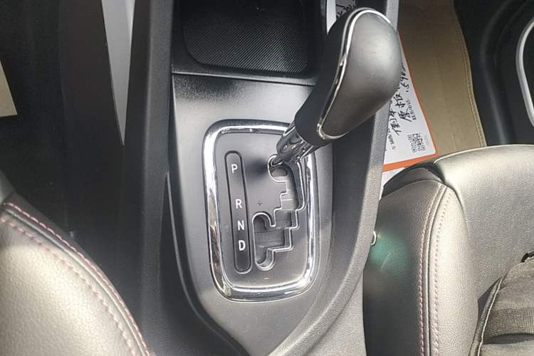 Used CHANGAN CS35 2015 1.6L Automatic Luxury Model China IV Standard Gear Lever
