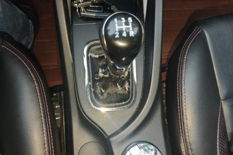 Used CHANGAN CS35 2015 1.6L Manual Luxury Model China IV Standard Gear Lever