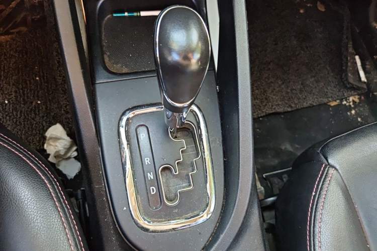 Used CHANGAN CS35 2015 1.6L Automatic Luxury Model China IV Standard Gear Lever