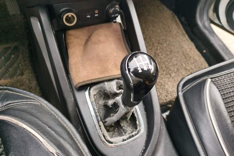 Used CHANGAN CS35 2015 1.6L Manual Luxury Model China IV Standard Gear Lever