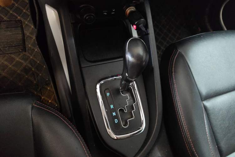 Used CHANGAN CS35 2015 1.6L Automatic Luxury Model China IV Standard Gear Lever