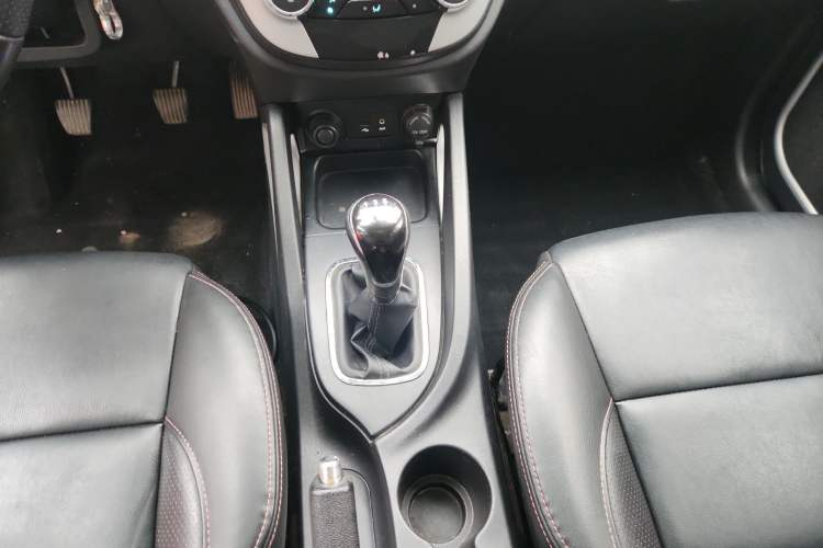 Used CHANGAN CS35 2015 1.6L Manual Luxury Model China IV Standard Gear Lever