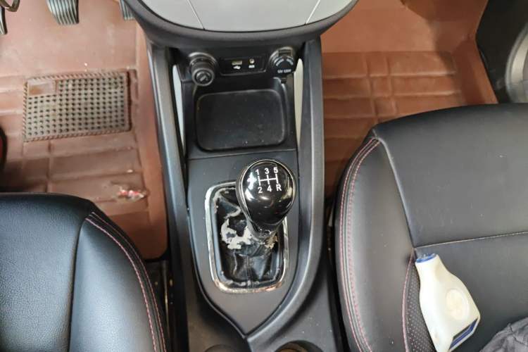 Used CHANGAN CS35 2015 1.6L Manual Luxury Model China IV Standard Gear Lever