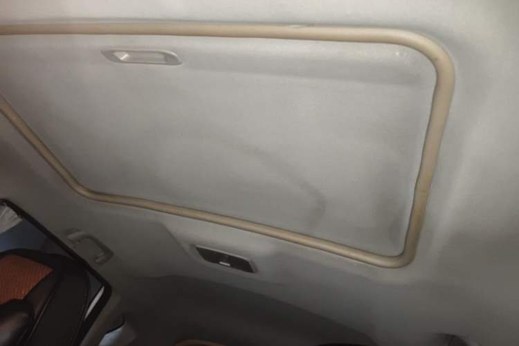 Used CHANGAN CS35 2015 1.6L Manual Comfort Model China IV Standard Headliner