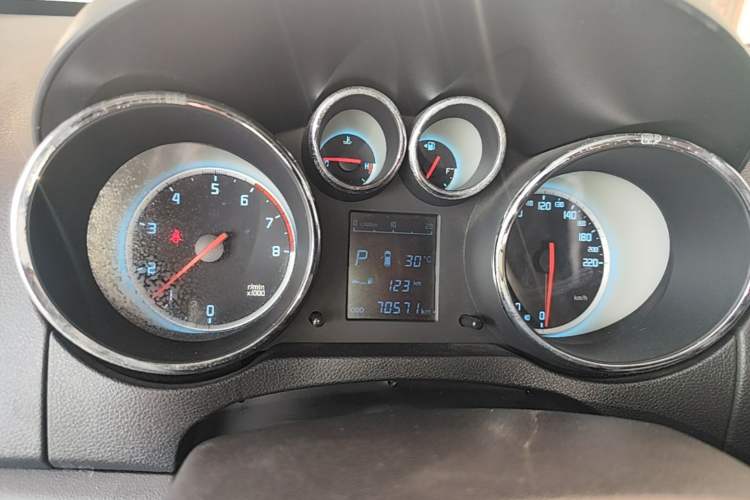 Used CHANGAN CS35 2015 1.6L Automatic Luxury Model China V Standard Instrument Cluster