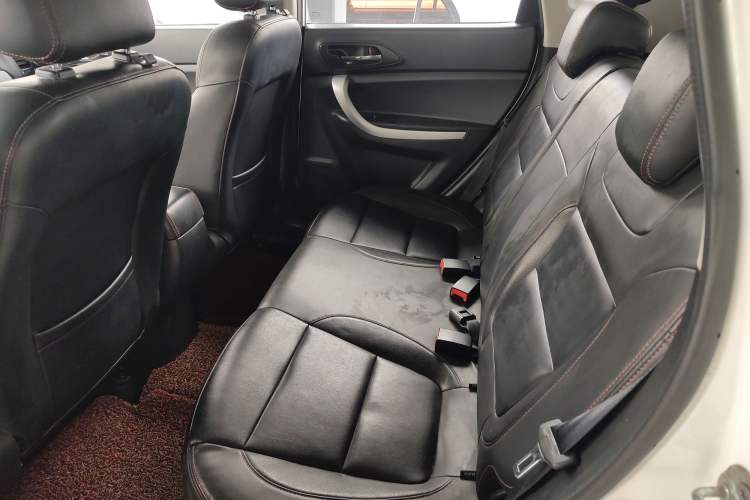 Used CHANGAN CS35 2015 1.6L Manual Luxury Model China IV Standard Interior 1
