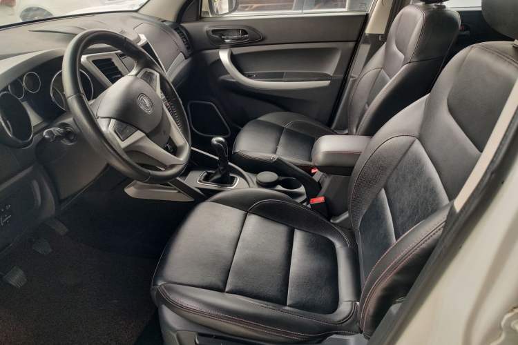 Used CHANGAN CS35 2015 1.6L Manual Luxury Model China IV Standard Interior 2