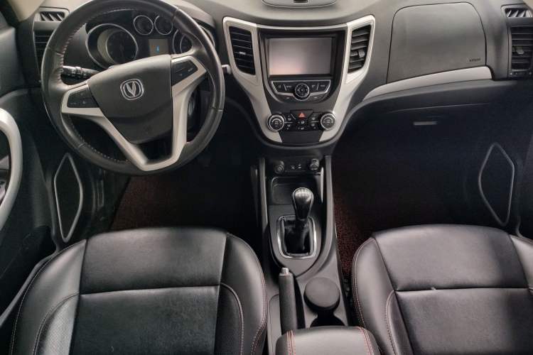 Used CHANGAN CS35 2015 1.6L Manual Luxury Model China IV Standard Interior 3