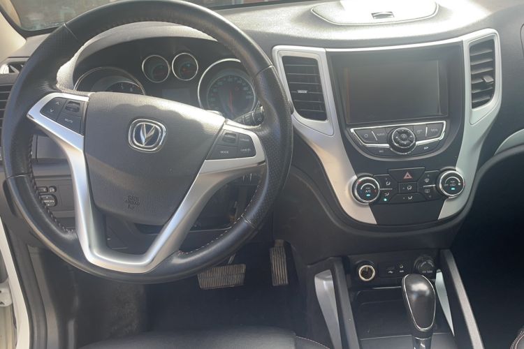 Used CHANGAN CS35 2015 1.6L Automatic Luxury Model China V Standard Interior 3