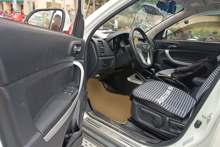 Used CHANGAN CS35 2015 1.6L Automatic Luxury Model China IV Standard Interior 3