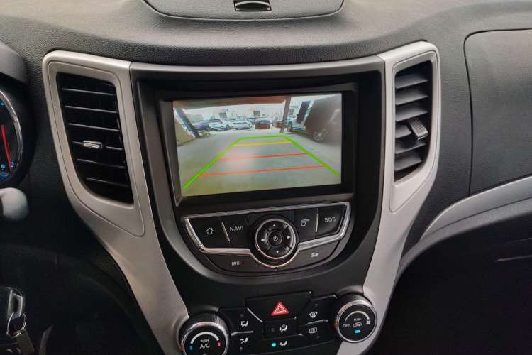 Used CHANGAN CS35 2015 1.6L Manual Luxury Model China IV Standard Interior 4