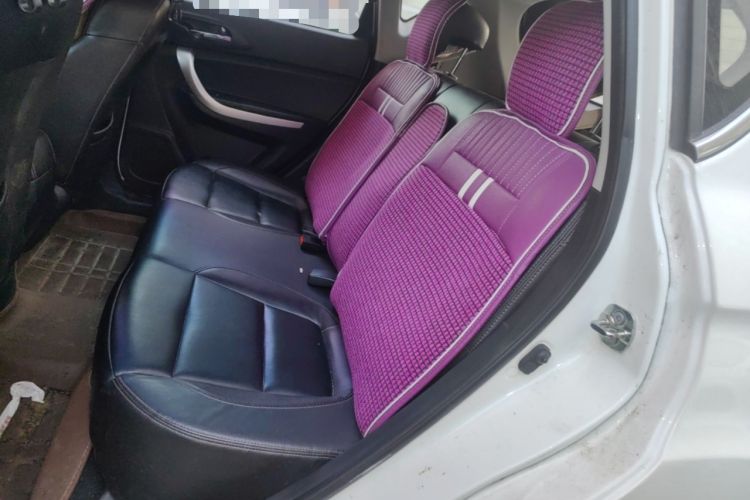 Used CHANGAN CS35 2015 1.6L Automatic Luxury Model China IV Standard Interior 4