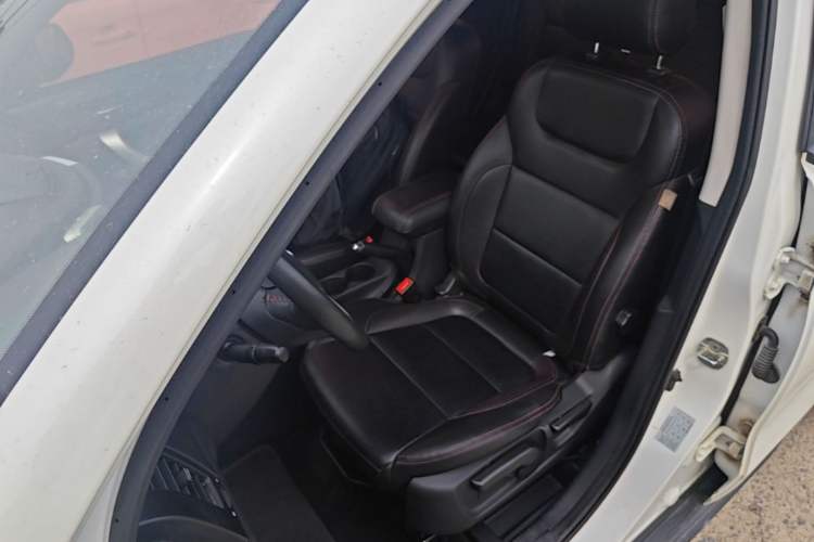 Used CHANGAN CS35 2015 1.6L Manual Luxury Model China IV Standard Left Front Seat