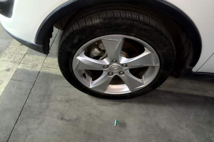 Used CHANGAN CS35 2015 1.6L Manual Luxury Model China IV Standard Left Front Wheel Hub