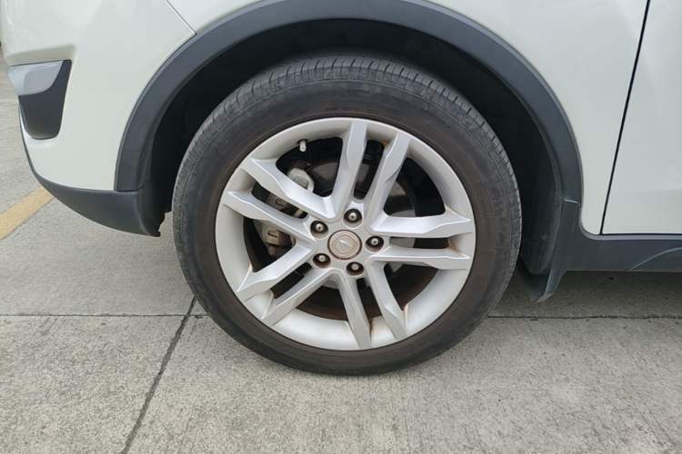 Used CHANGAN CS35 2015 1.6L Manual Luxury Model China IV Standard Left Front Wheel Hub