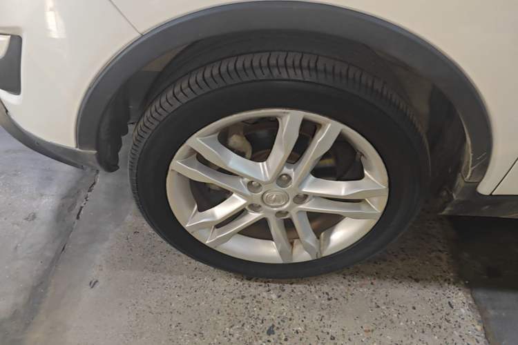 Used CHANGAN CS35 2015 1.6L Manual Luxury Model China IV Standard Left Front Wheel Hub
