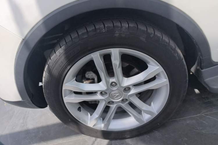 Used CHANGAN CS35 2015 1.6L Automatic Luxury Model China IV Standard Left Front Wheel Hub