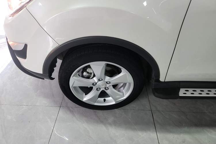 Used CHANGAN CS35 2015 1.6L Manual Luxury Model China IV Standard Left Front Wheel Hub