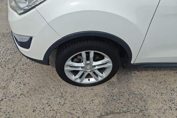 Used CHANGAN CS35 2015 1.6L Manual Luxury Model China IV Standard Left Front Wheel Hub
