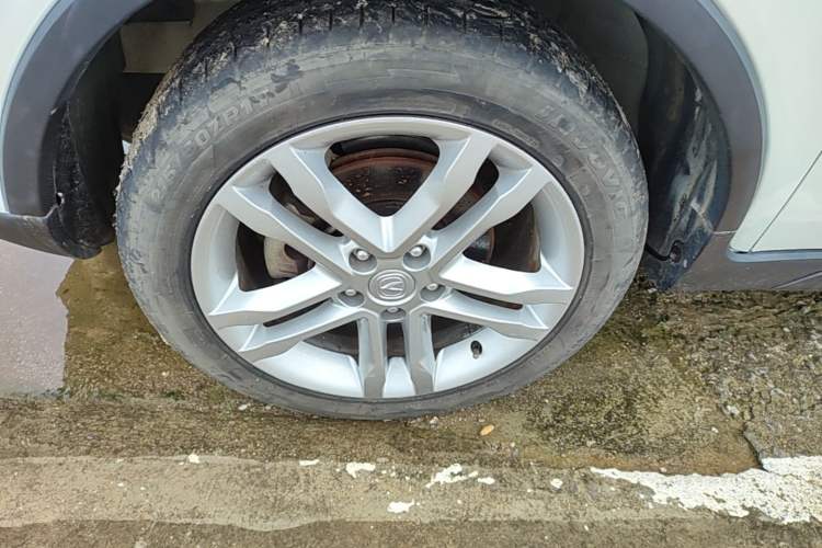 Used CHANGAN CS35 2015 1.6L Automatic Luxury Model China V Standard Left Front Wheel Hub