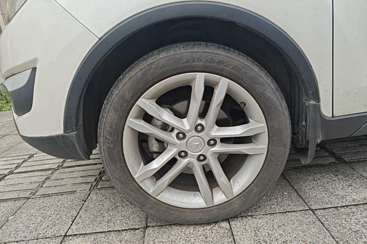 Used CHANGAN CS35 2015 1.6L Manual Luxury Model China IV Standard Left Front Wheel Hub