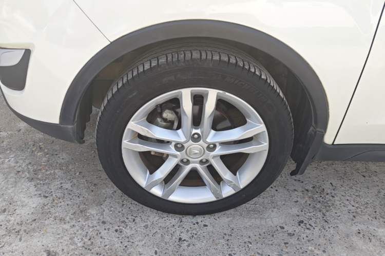 Used CHANGAN CS35 2015 1.6L Automatic Luxury Model China IV Standard Left Front Wheel Hub
