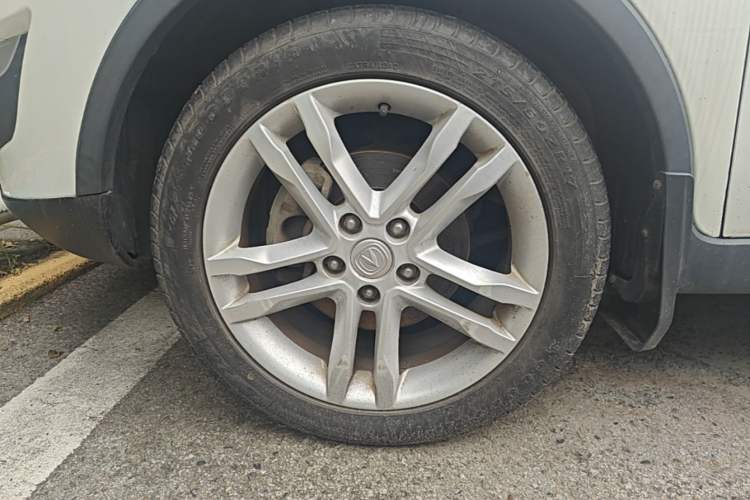 Used CHANGAN CS35 2015 1.6L Manual Luxury Model China IV Standard Left Front Wheel Hub