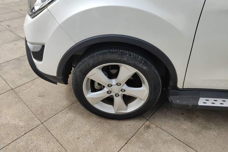 Used CHANGAN CS35 2015 1.6L Manual Luxury Model China IV Standard Left Front Wheel Hub