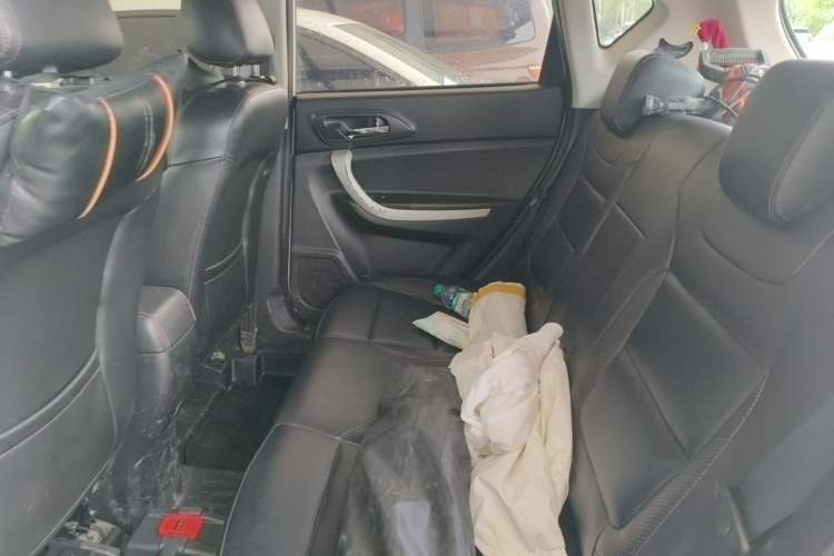 Used CHANGAN CS35 2015 1.6L Manual Luxury Model China IV Standard Left Rear Seat