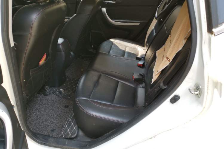 Used CHANGAN CS35 2015 1.6L Automatic Luxury Model China IV Standard Left Rear Seat