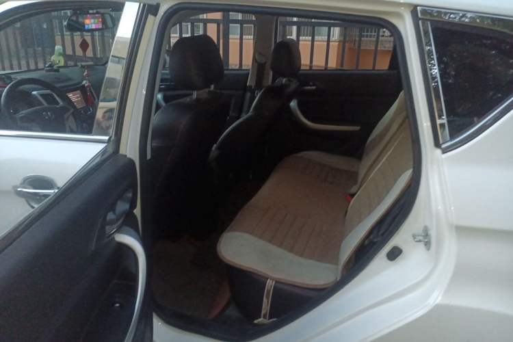 Used CHANGAN CS35 2015 1.6L Automatic Luxury Model China IV Standard Left Rear Seat