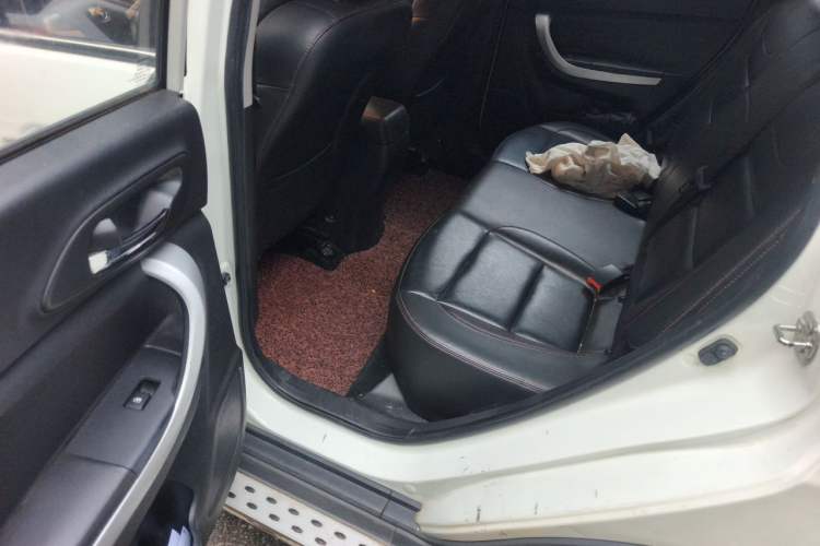 Used CHANGAN CS35 2015 1.6L Automatic Luxury Model China V Standard Left Rear Seat