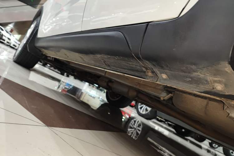 Used CHANGAN CS35 2015 1.6L Manual Luxury Model China IV Standard Left Side Sill